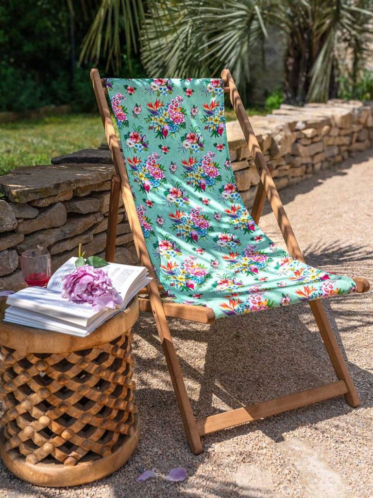 Accessoirisez votre terrasse avec des chiliennes en bois design